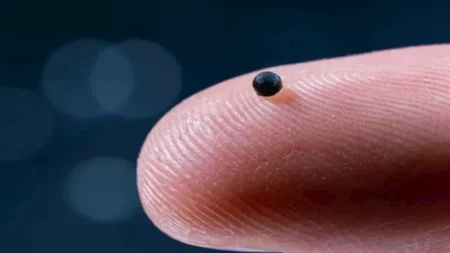 يتنقل داخل الأوردة والشرايين.. روبوت بحجم "حبة رمل" يستطيع السباحة داخل الأوعية يتنقل داخل الأوردة والشرايين.. روبوت بحجم "حبة رمل" يستطيع السباحة داخل الأوعية