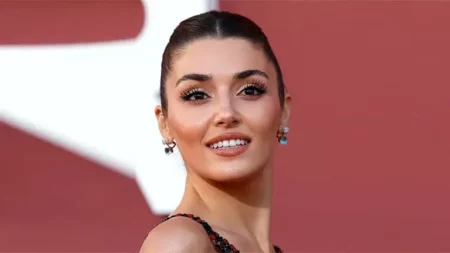 هاندا أرتشيل بإطلالة جريئة.. كيف نسقت اللون الأحمر الناري؟ هاندا أرتشيل بإطلالة جريئة.. كيف نسقت اللون الأحمر الناري؟