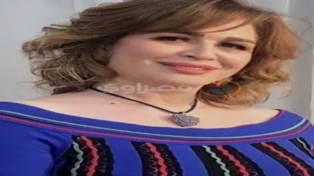 غير مناسب لقوامها.. ناقد موضة يعلق على إطلالة إلهام شاهين في مهرجان القاهرة