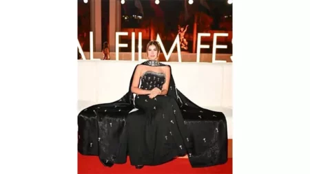 خبير موضة يشيد بإطلالة الفنانة فوزية محمد علي في القاهرة السينمائي خبير موضة يشيد بإطلالة الفنانة فوزية محمد علي في القاهرة السينمائي