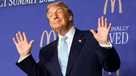 باستخدام الذكاء الاصطناعي.. ترامب يُطلق مبادرة لتسريع الأبحاث وتحقيق اختراقات علمية