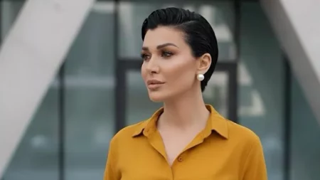 "دعاية لمسلسلك".. نادين الراسي تفاجئ جمهورها بإطلالة بشعر قصير