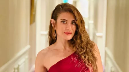 "سحر اللون الأحمر".. هيدي كرم بفستان جريء في أحدث إطلالتها "سحر اللون الأحمر".. هيدي كرم بفستان جريء في أحدث إطلالتها