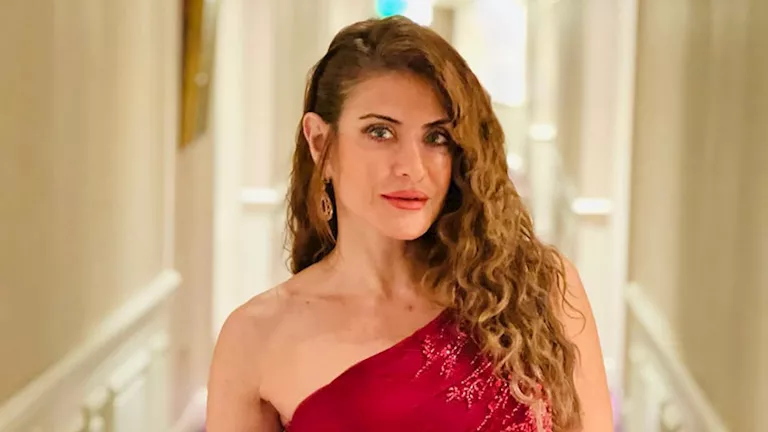 "سحر اللون الأحمر".. هيدي كرم بفستان جريء في أحدث إطلالتها "سحر اللون الأحمر".. هيدي كرم بفستان جريء في أحدث إطلالتها