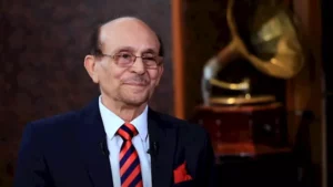 "رحل الفنان الكبير".. محمد صبحي ينعى عبدالعزيز مخيون