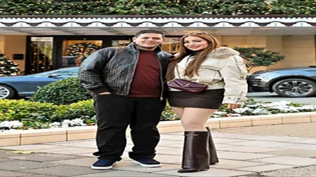 "فستان قصير وجاكيت".. تفاصيل إطلالة نسرين طافش رفقة زوجها "فستان قصير وجاكيت".. تفاصيل إطلالة نسرين طافش رفقة زوجها