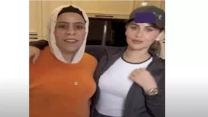 "ربنا ما يحرم أم من عيالها".. أول ظهور لـ أم مكة بعد الإفراج عنها