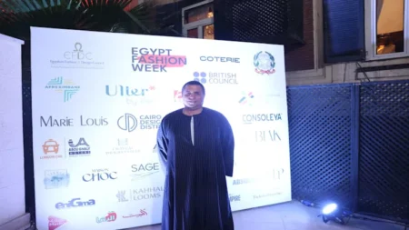 جلباب صعيدي يخطف الأنظار في افتتاح أسبوع الموضة بمصر
