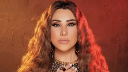 فستان أسود أنيق.. كيف نسقت نجوى كرم إطلالتها؟