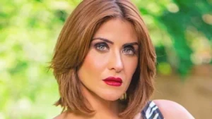 "الأسود يليق بها".. هيدي كرم تخطف الأنظار بـ"اللوك الرياضي"