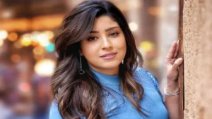 بفستان جريء.. كيف نسقت آيتن عامر إطلالتها؟