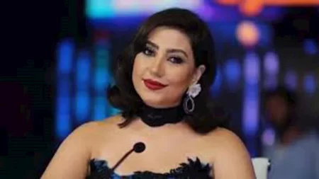 بوسي بفستان أسود قصير.. سر الإطلالة بوسي بفستان أسود قصير.. سر الإطلالة