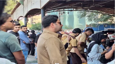 بالصور| أحمد شاكر عبداللطيف يشارك في جنازة والد محمد رمضان