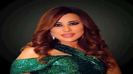 "سحر اللون الأزرق".. 4 صور ومعلومات عن إطلالة نجوى كرم