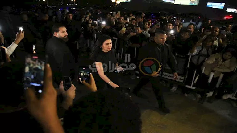 محمد رمضان يستقبل المعزين في وفاة والده بمسجد الشرطة محمد رمضان يستقبل المعزين في وفاة والده بمسجد الشرطة