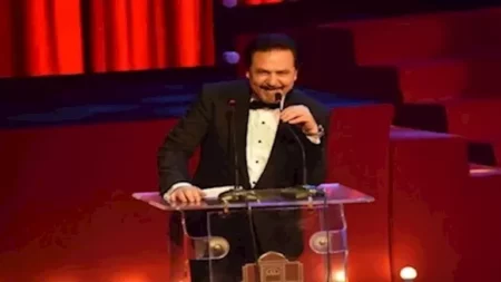 إطلالة كلاسيكية.. محمد رياض وزوجته يخطفان الأنظار في ختام "القاهرة السينمائي"