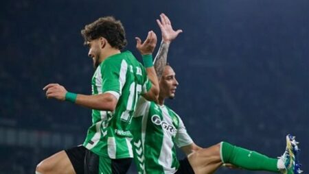 الدوري الأوروبي.. ريال بيتيس يوقف قطار ليون