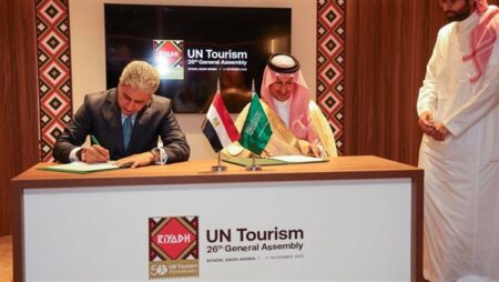 مصر والسعودية توقّعان برنامجًا تنفيذيًا للتعاون المشترك في مجال السياحة مصر والسعودية توقّعان برنامجًا تنفيذيًا للتعاون المشترك في مجال السياحة
