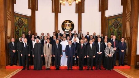 رسائل طمأنة من السيسي لـ رؤساء وقيادات 52 من كبريات الشركات المصرية والعالمية.. فيديو