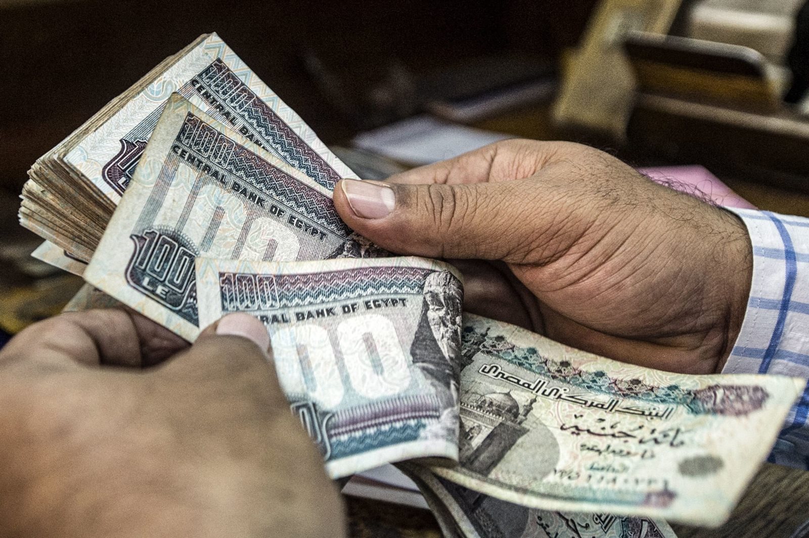 تحويشة العمر.. أين تذهب؟| الملاذات الآمنة للمصريين في 2025.. بين الذهب والعقار والدولار