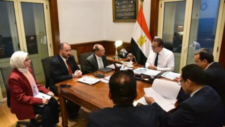 وزير الصحة يبحث مستجدات عمل اللجنة العليا للمسئولية الطبية وسلامة المرضى