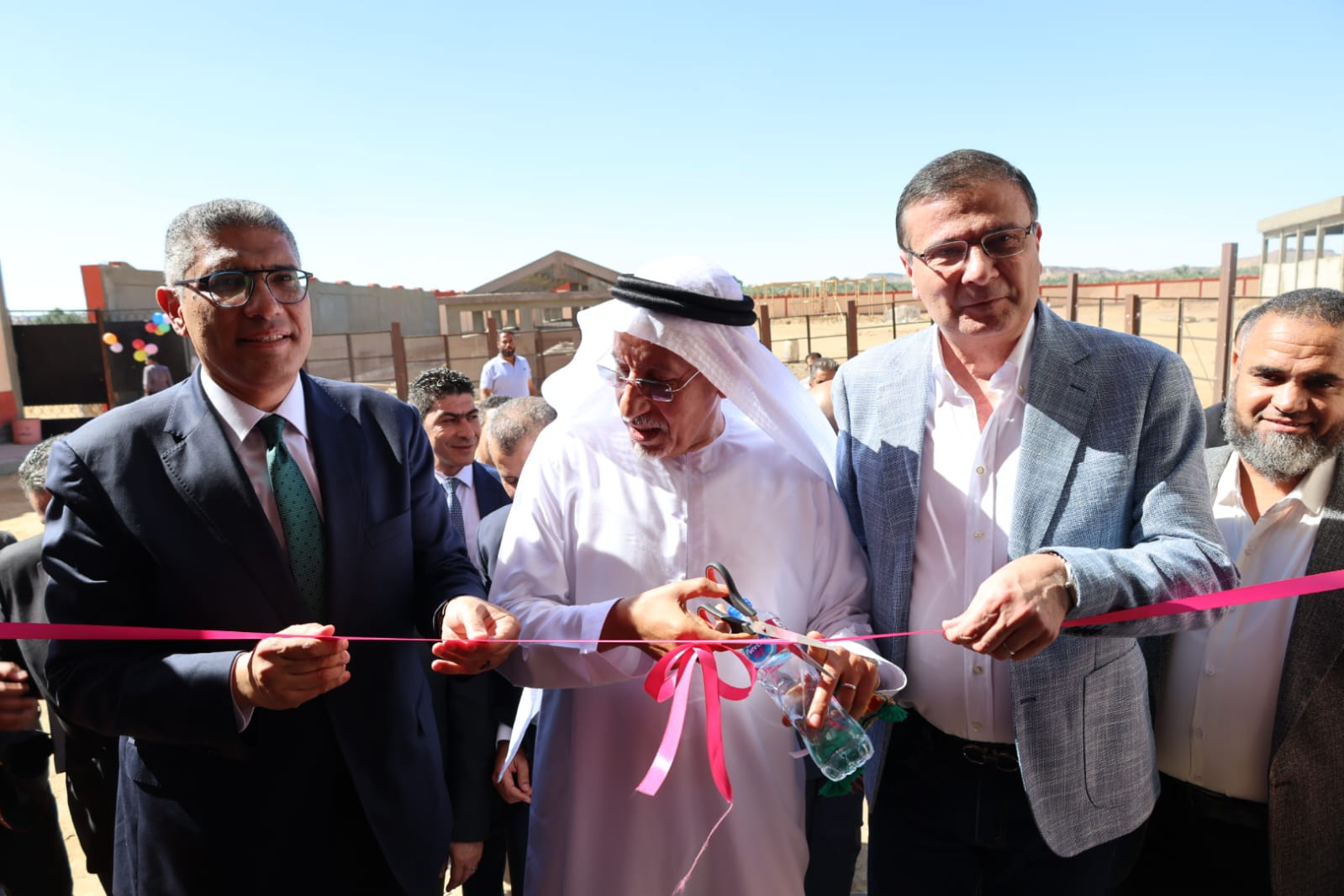 وزير الزراعة ومحافظ الجيزة يفتتحان مشروعات تنموية بالواحات البحرية