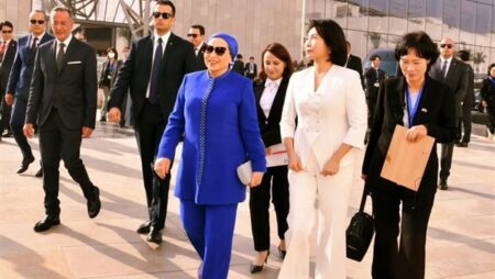 تفاصيل زيارة قرينة السيسي بصحبة حرم رئيس كوريا المتحف المصري الكبير.. صور تفاصيل زيارة قرينة السيسي بصحبة حرم رئيس كوريا المتحف المصري الكبير.. صور