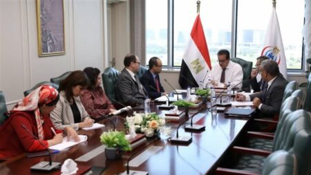 وزير الصحة يتابع تطوير مستشفى أم المصريين ويناقش إنشاء وحدات العلاج بالأكسجين عالي الضغط