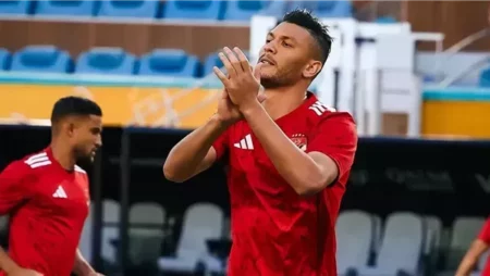 أشرف داري جاهز لقيادة دفاع الأهلي في مواجهة شبيبة القبائل