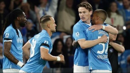 هويلوند وماكتومناي يقود تشكيل نابولي أمام كومو بالدوري الإيطالي