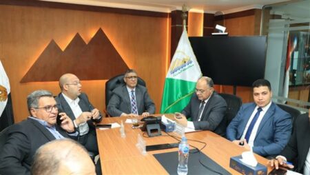 قبل غلق اللجان.. محافظ الجيزة يتفقد غرفة العمليات لمتابعة سير انتخابات مجلس النواب 2025