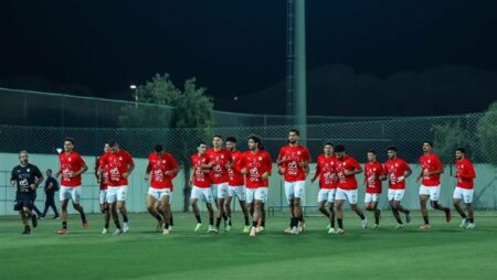 منتخب أوزبكستان ينهي الشوط الأول متقدمًا على الفراعنة