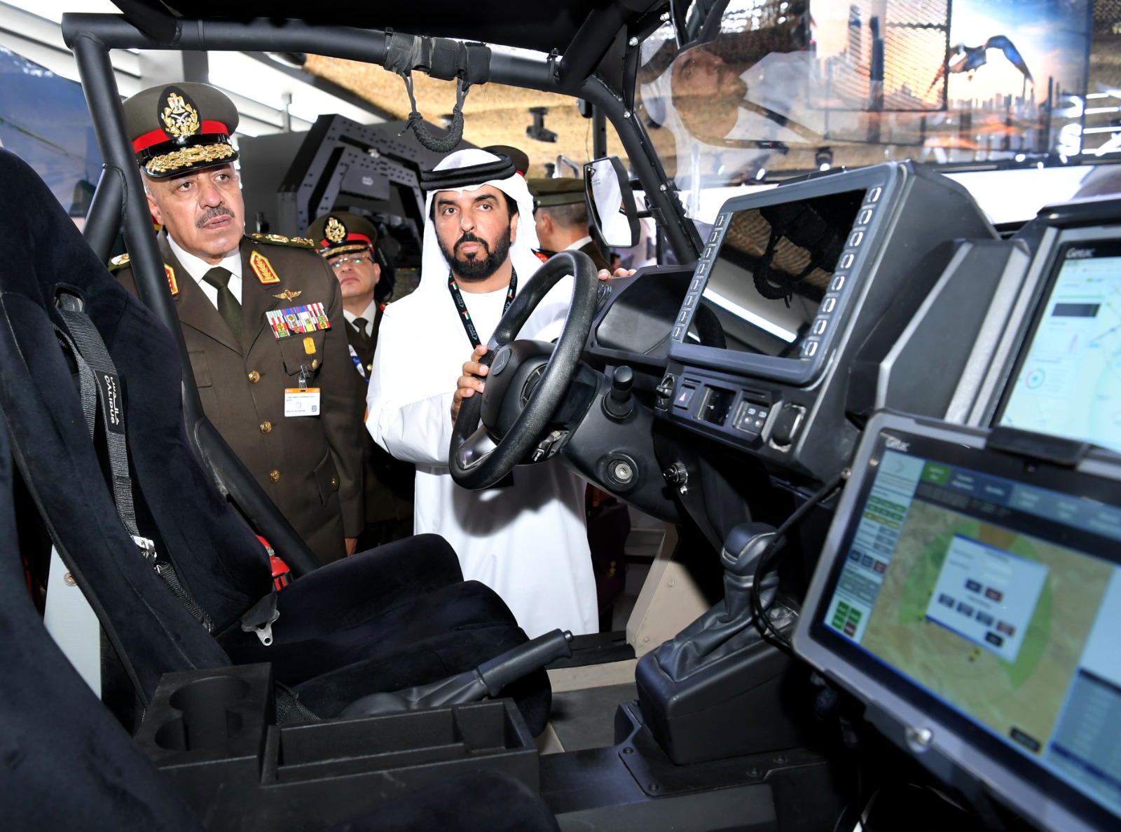 رئيس الأركان يعود إلى أرض الوطن عقب مشاركته فى فعاليات معرض "دبى الدولى للطيران 2025"