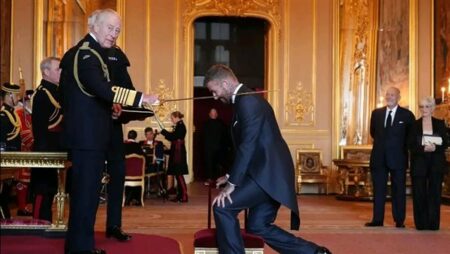 من غرفة الملابس إلى قصر باكنجهام.. رحلة أبطال نالوا لقب السير بجدارة من غرفة الملابس إلى قصر باكنجهام.. رحلة أبطال نالوا لقب السير بجدارة