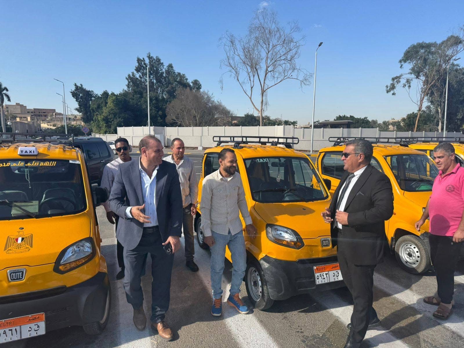 بالصور.. بدء مبادرة تسليم أصحاب التكاتك السيارة البديلة صديقة البيئة بحي الهرم