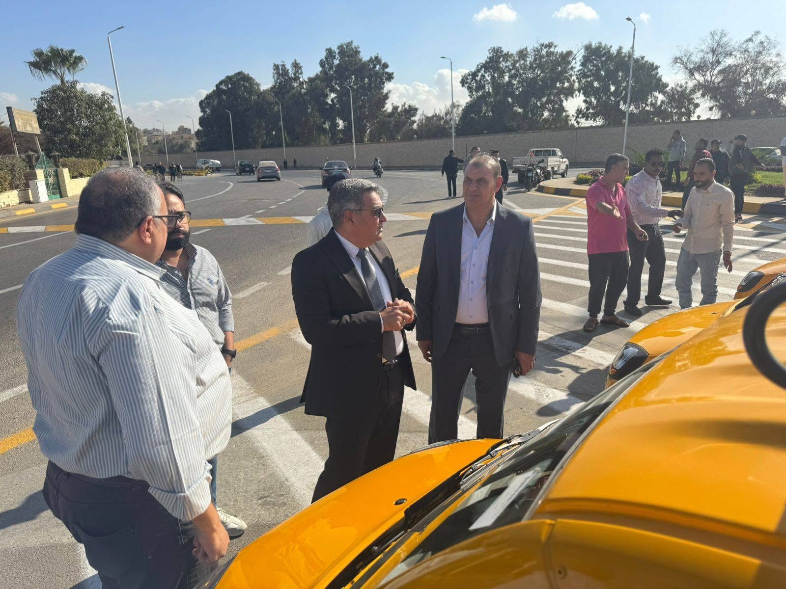 بالصور.. بدء مبادرة تسليم أصحاب التكاتك السيارة البديلة صديقة البيئة بحي الهرم