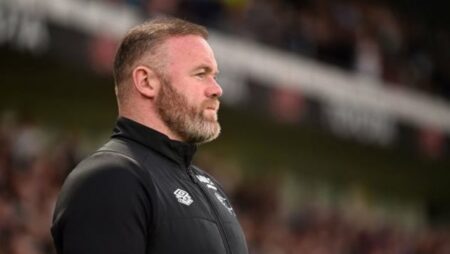 روني يهاجم محمد صلاح: تأثيره لم يعد كافيًا في ليفربول