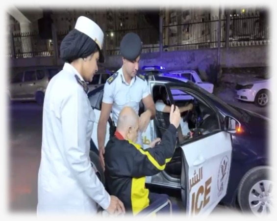 رجال الشرطة يجسدون المواقف الإنسانية فى انتخابات مجلس النواب 2025 بالإسكندرية