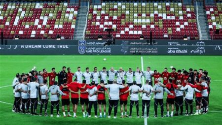 السوبر المصري.. توروب يحاضر لاعبي الأهلي قبل التحرك إلى ملعب نهائي البطولة السوبر المصري.. توروب يحاضر لاعبي الأهلي قبل التحرك إلى ملعب نهائي البطولة