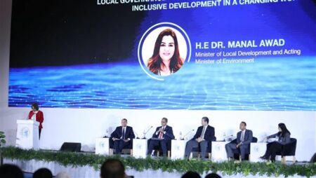 منال عوض: نسعى لتعزيز قدرات المحافظات في مجالات التخطيط والتنفيذ