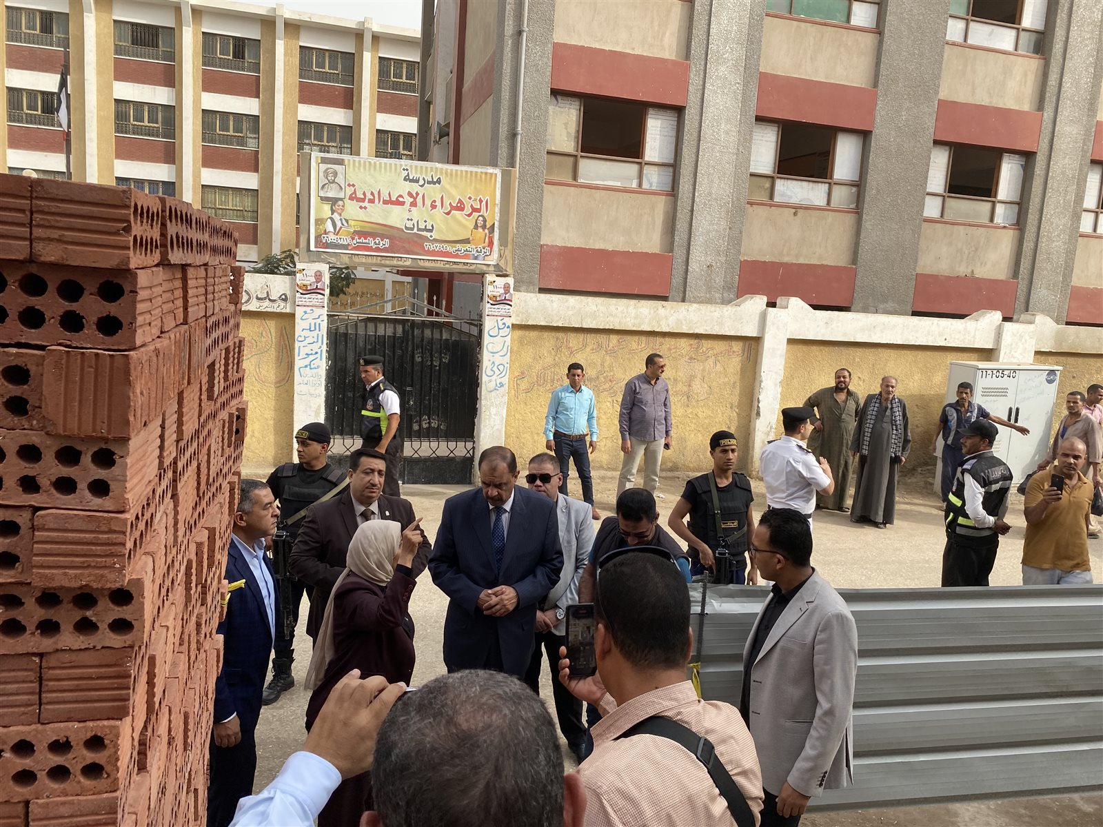 محافظ سوهاج يتفقد الأعمال الإنشائية بمجمع الأثاث بمدينة طهطا 1 محافظ سوهاج يتفقد الأعمال الإنشائية بمجمع الأثاث بمدينة طهطا