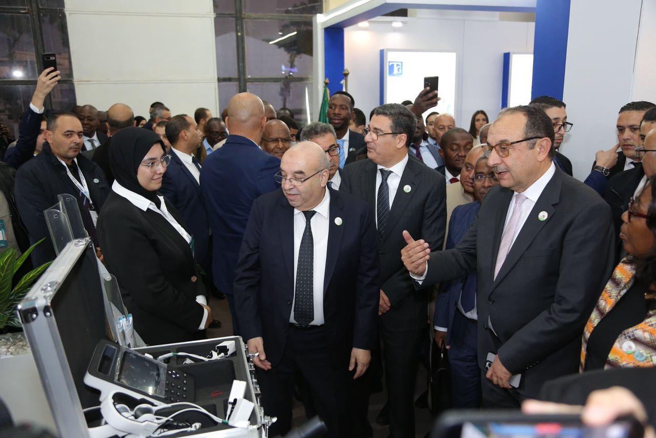 وزير قطاع الأعمال يشهد افتتاح معرض لإنتاج الأدوية بالجزائر