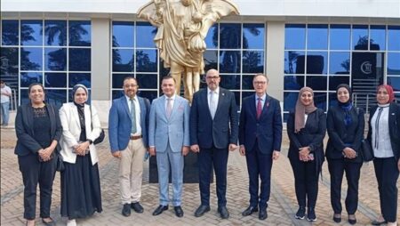 «معهد ناصر» يستقبل وزير صحة لاتفيا لتعزيز التعاون في مجالات الرعاية