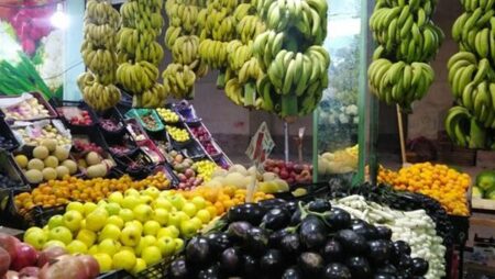 سعر الخضراوات والفاكهة مساء اليوم الأحد 23 -11-2025