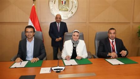 وزير الكهرباء يشهد توقيع اتفاقيات مشروعات كبرى للطاقة الشمسية وبطاريات التخزين