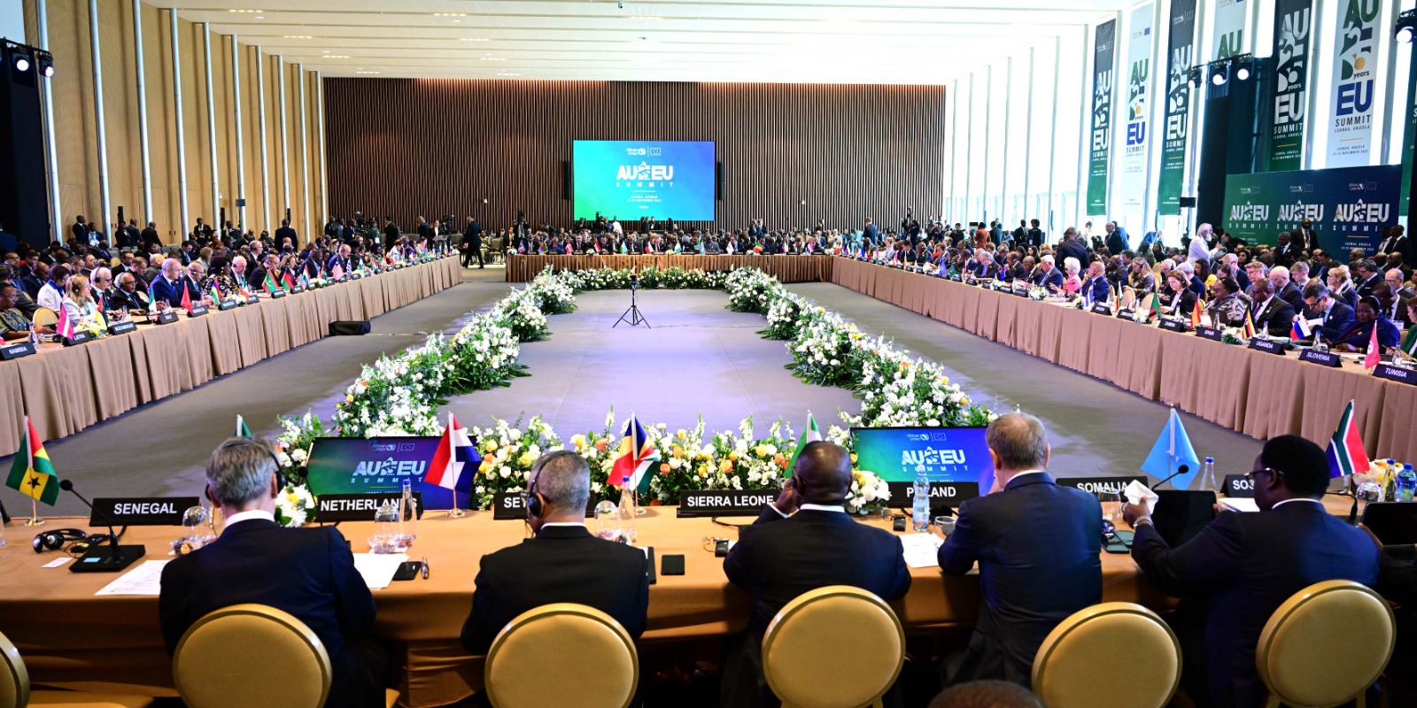 رئيس الوزراء يشارك بالقمة السابعة بين الاتحادين الأفريقى والأوروبى فى أنجولا.. صور