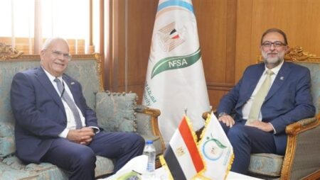 لتعزيز التعاون المشترك.. رئيس "سلامة الغذاء" يستقبل السفير السويدي بالقاهرة