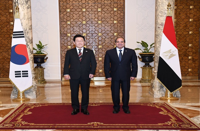 تفاصيل زيارة رئيس كوريا لـ قصر الاتحادية ولقاء السيسي.. صور