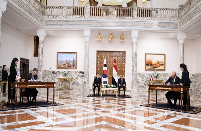 تفاصيل زيارة رئيس كوريا لـ قصر الاتحادية ولقاء السيسي.. صور
