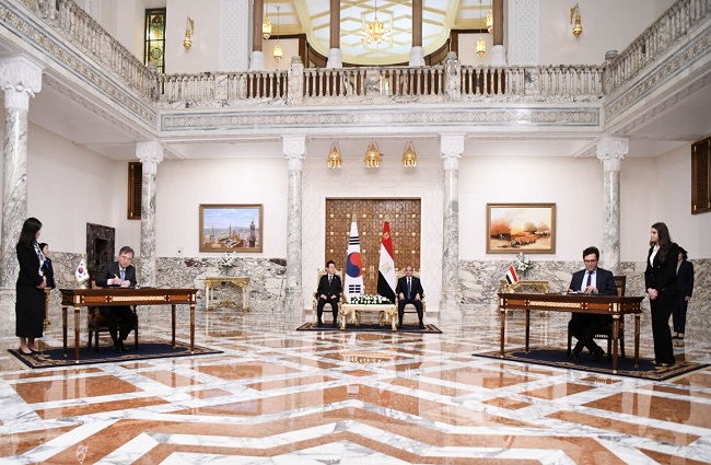 تفاصيل زيارة رئيس كوريا لـ قصر الاتحادية ولقاء السيسي.. صور